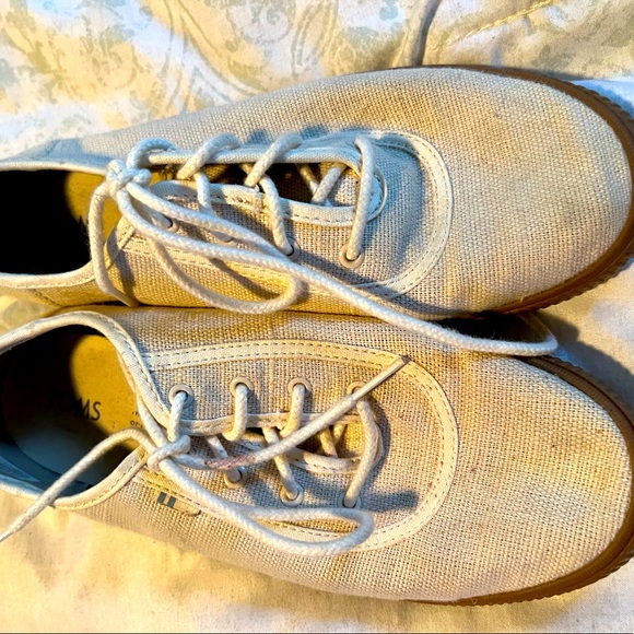 Toms super comfy casual shoe with Ortholite insoles. - Picture 3 of 4